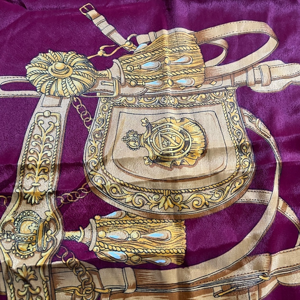 New Silky scarf in mint condition Versace like approx 33”x33” very soft